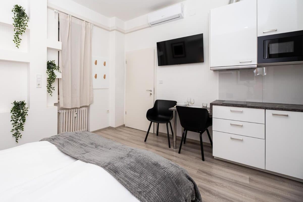 Extra Central - New - Charming Studio Budapest Kültér fotó