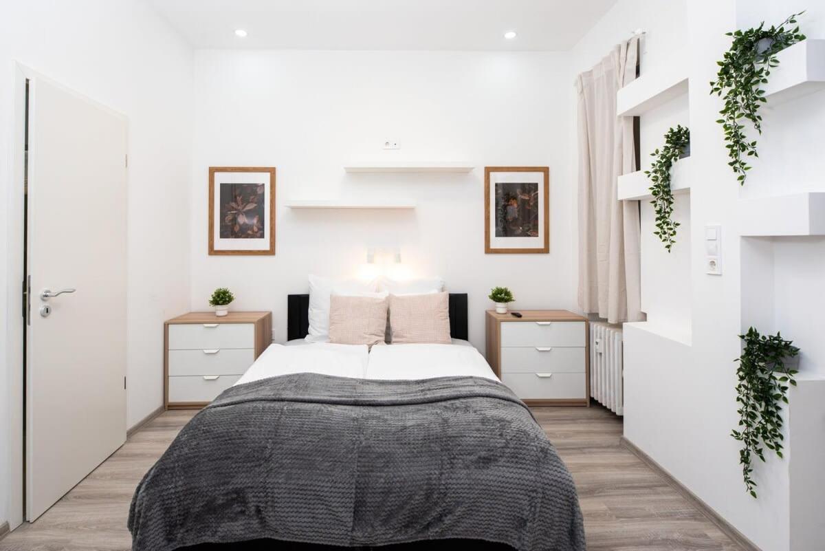 Extra Central - New - Charming Studio Budapest Kültér fotó